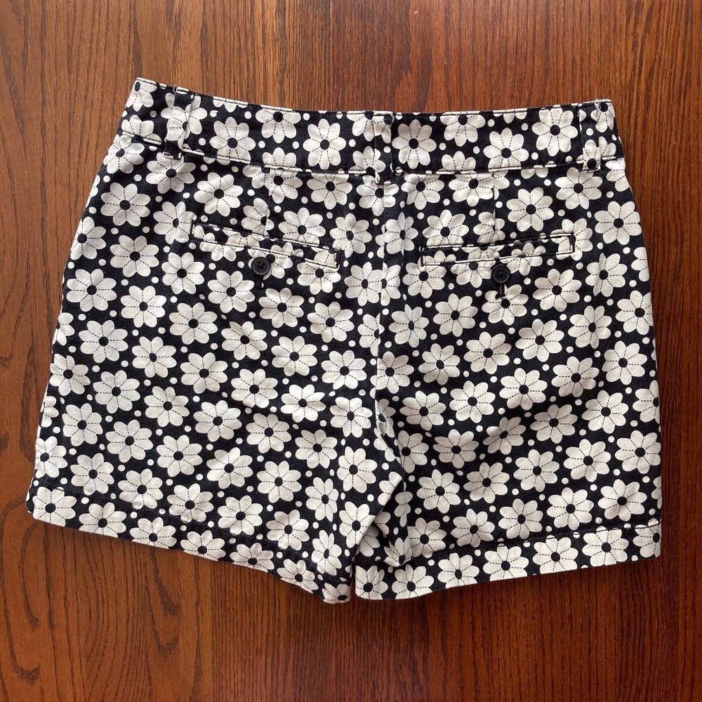 Black Ivory Floral Ann Taylor LOFT Original Shorts - Picture 2 of 3